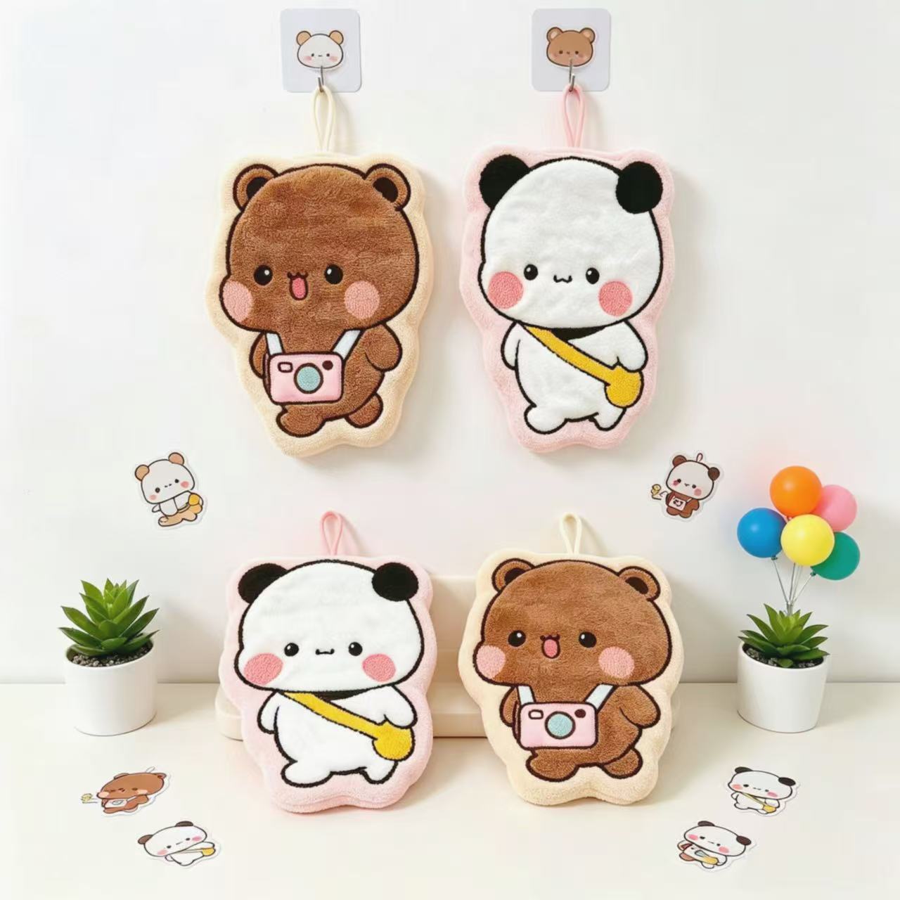 Home Bathroom Gadgets - 漫画のクマとパンダの柄の厚手で吸水性の高いコーラルフリース製ハンドタオル。吊り下げ式で、浴室や食器洗いに最適。柔らかい素材で、手を拭くのに便利。吊り下げ用のループ付き。